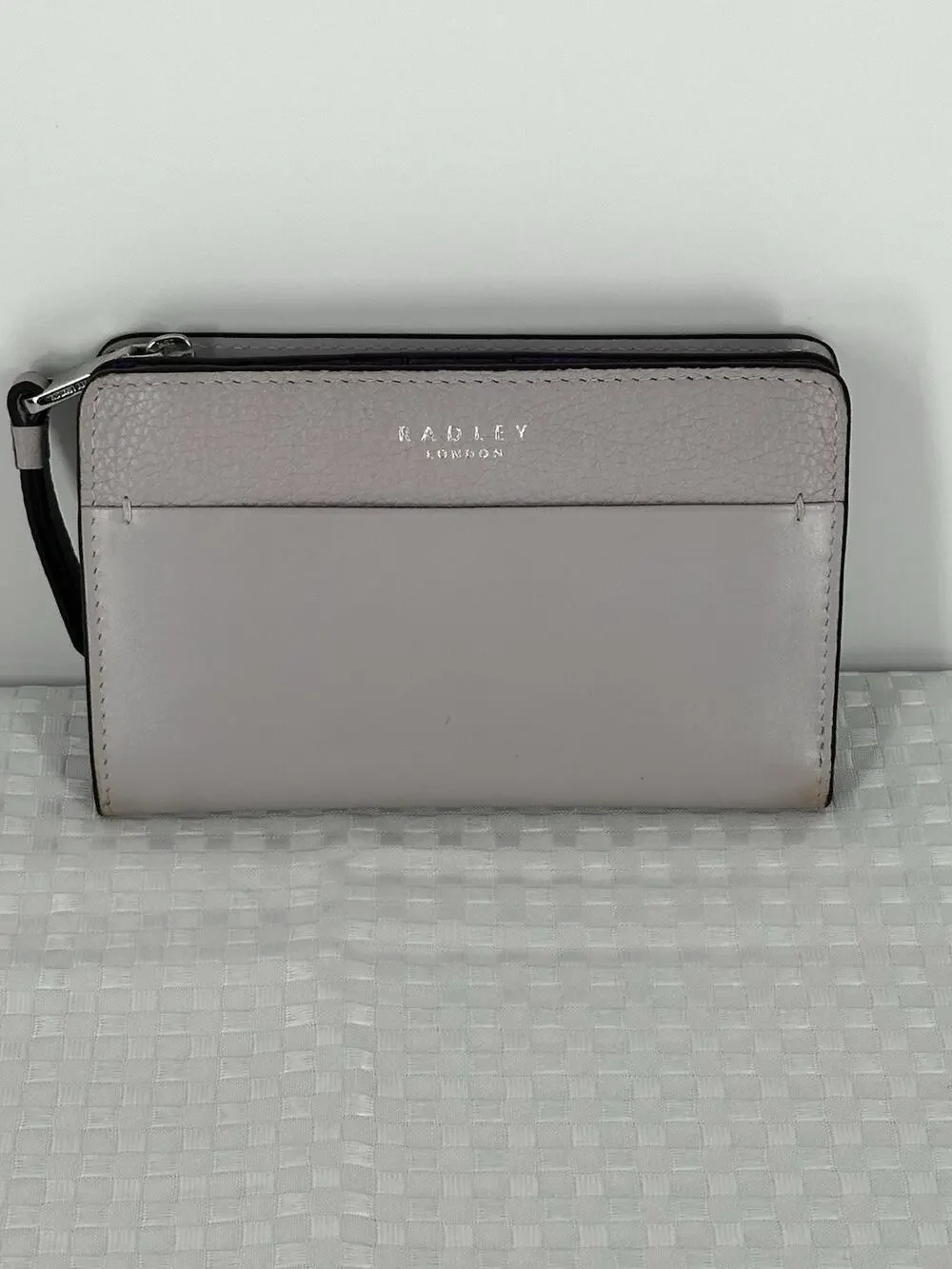 Radley London Pastel Purple Medium Bi-Fold Wallet Purse Multi Card ID Case EUC